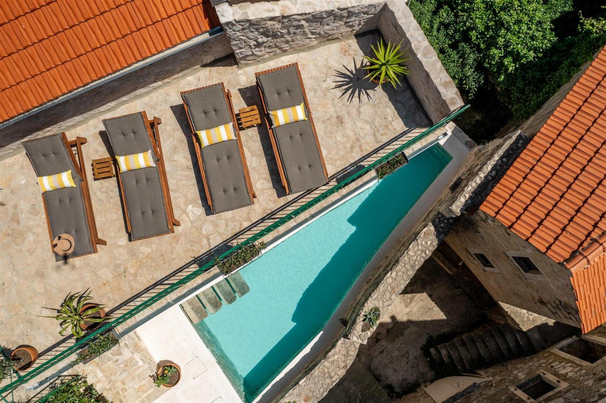 Dvor Pitve Villas イェルサ エクステリア 写真