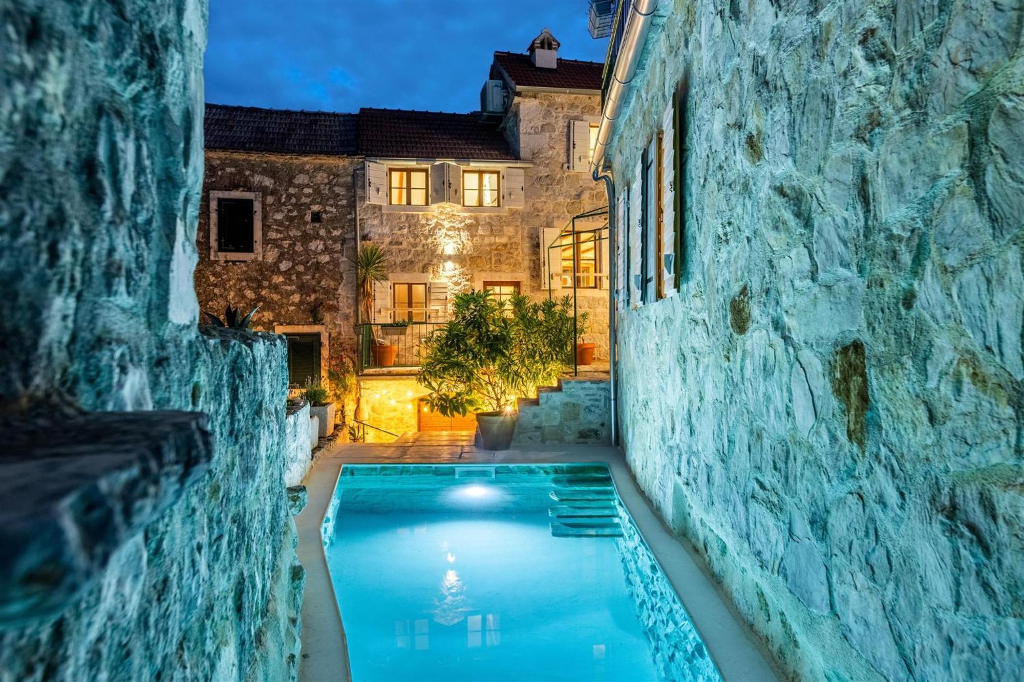 Dvor Pitve Villas イェルサ エクステリア 写真