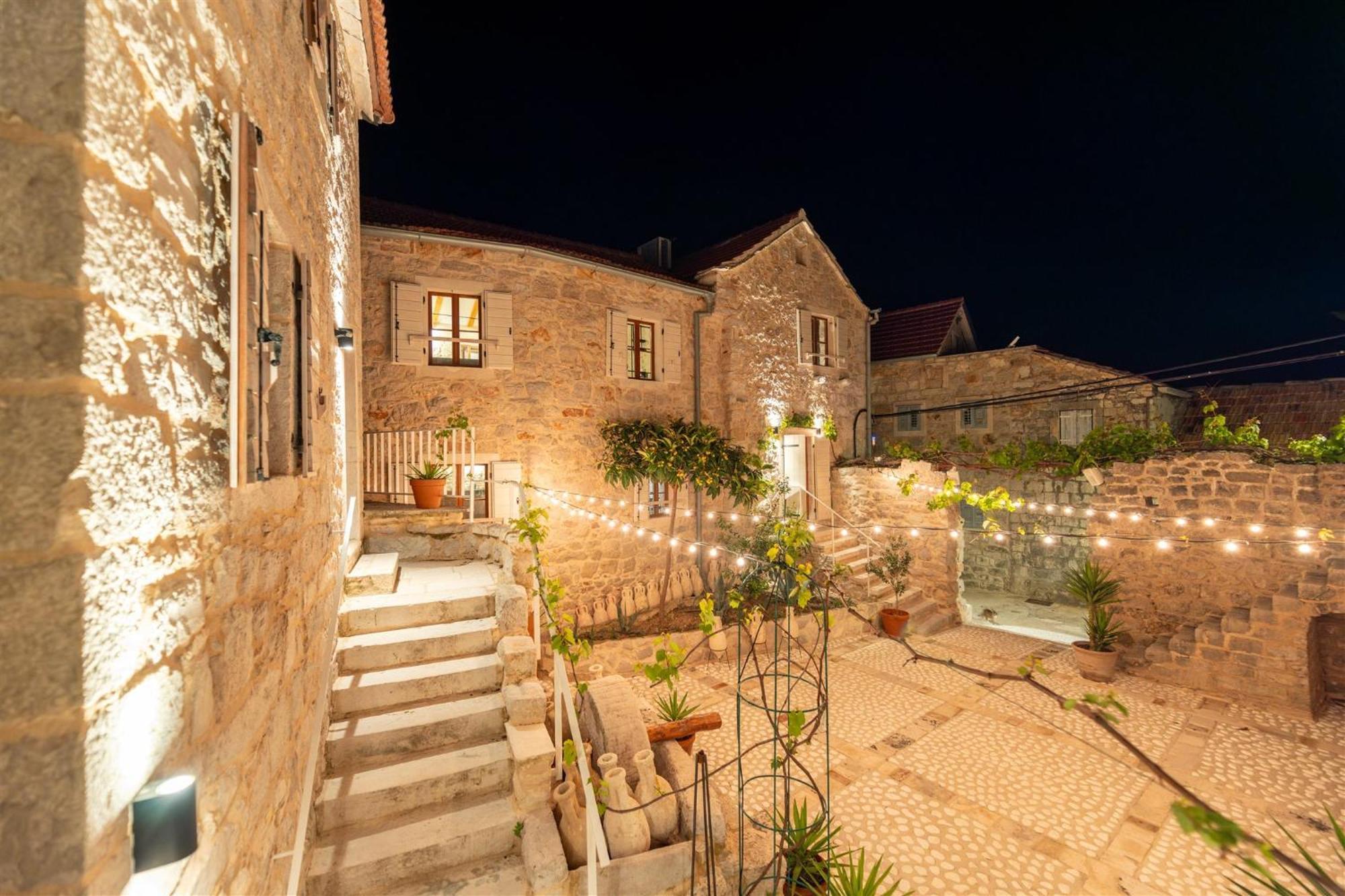 Dvor Pitve Villas イェルサ エクステリア 写真